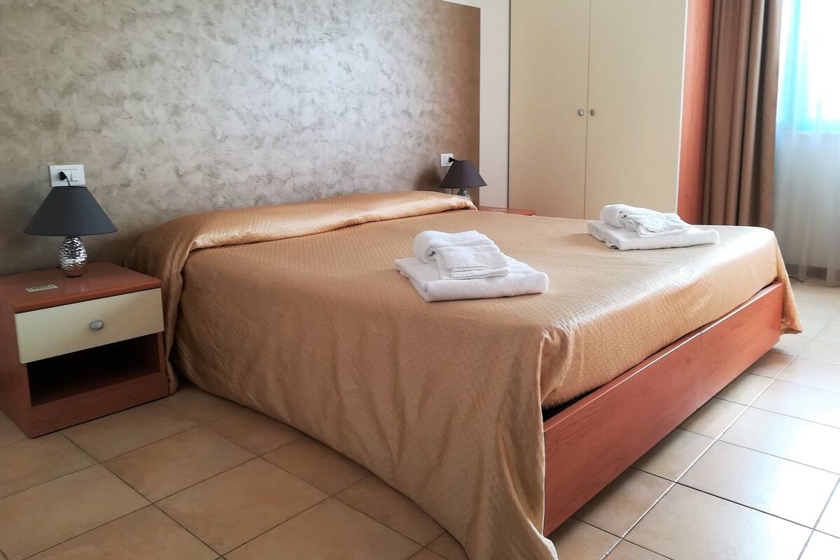 Bureau, Wi-Fi gratuit, draps fournis