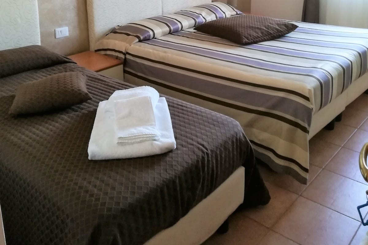 Bureau, Wi-Fi gratuit, draps fournis