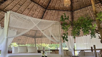 Familie boomhut, 2 slaapkamers | Een kluis op de kamer, verduisterende gordijnen, gratis wifi, beddengoed