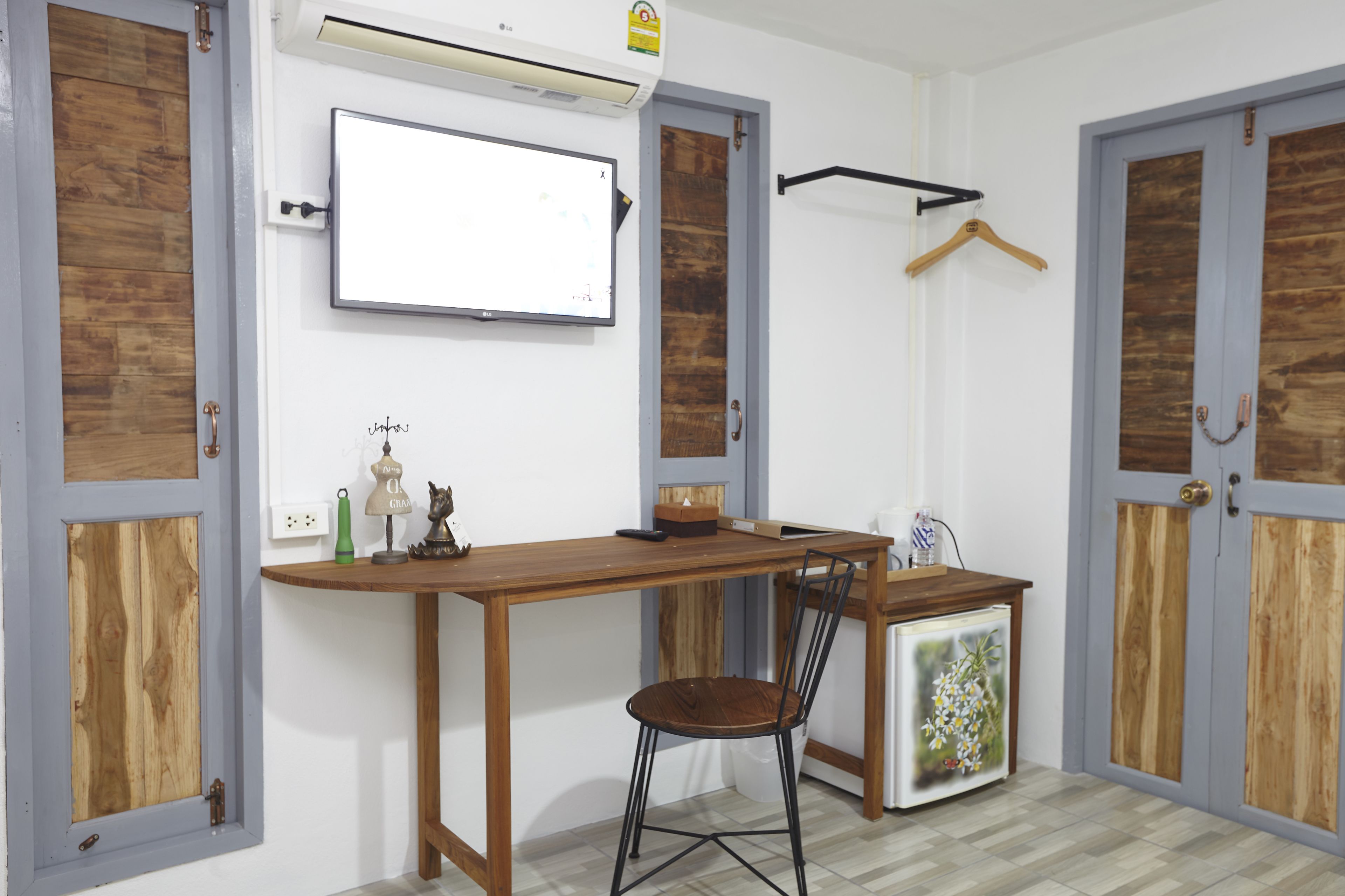 bungalow twin | in-room safe, blackout curtains, free wifi, bed sheets