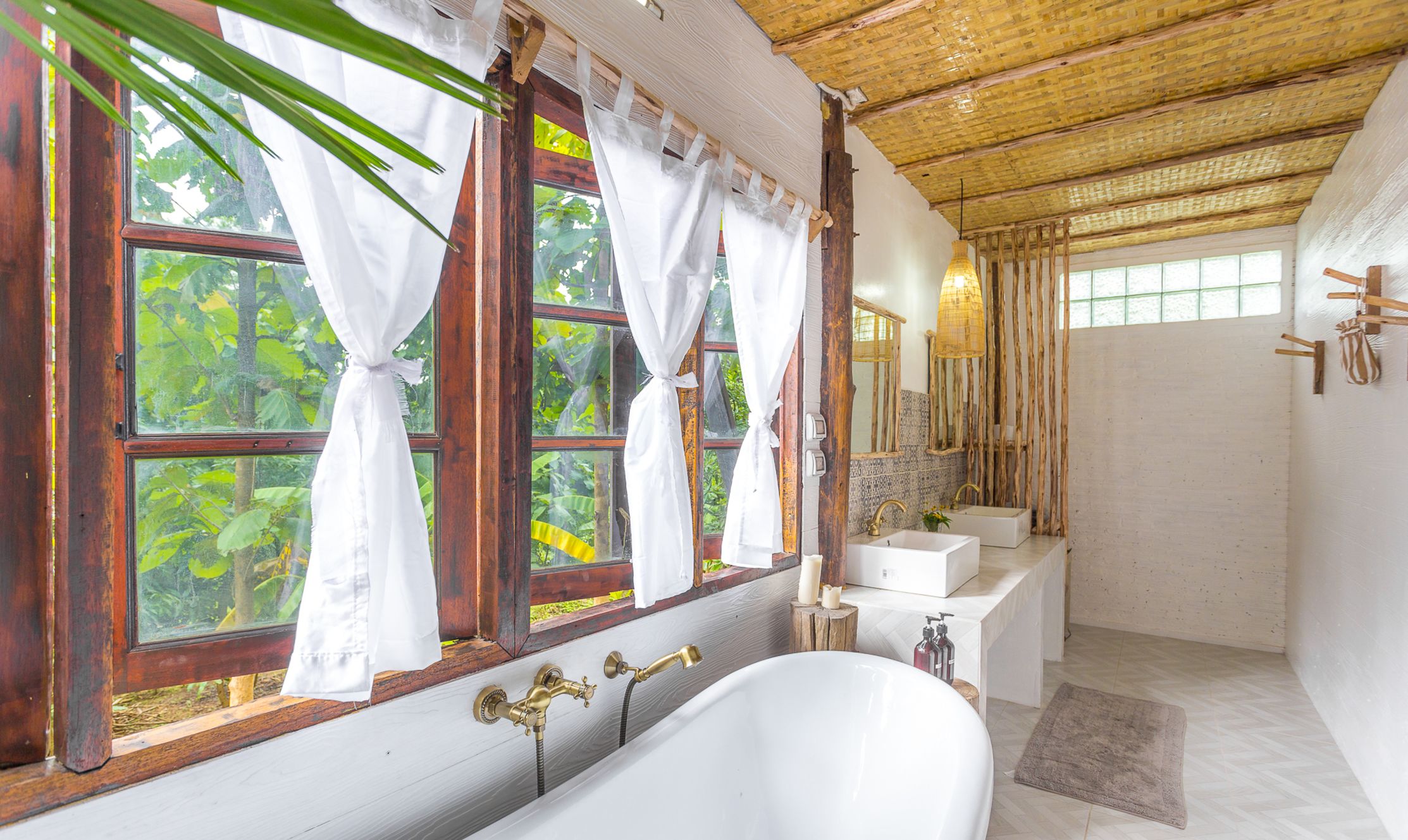 family tree house, 2 bedrooms | bathroom | shower, free toiletries, slippers, towels