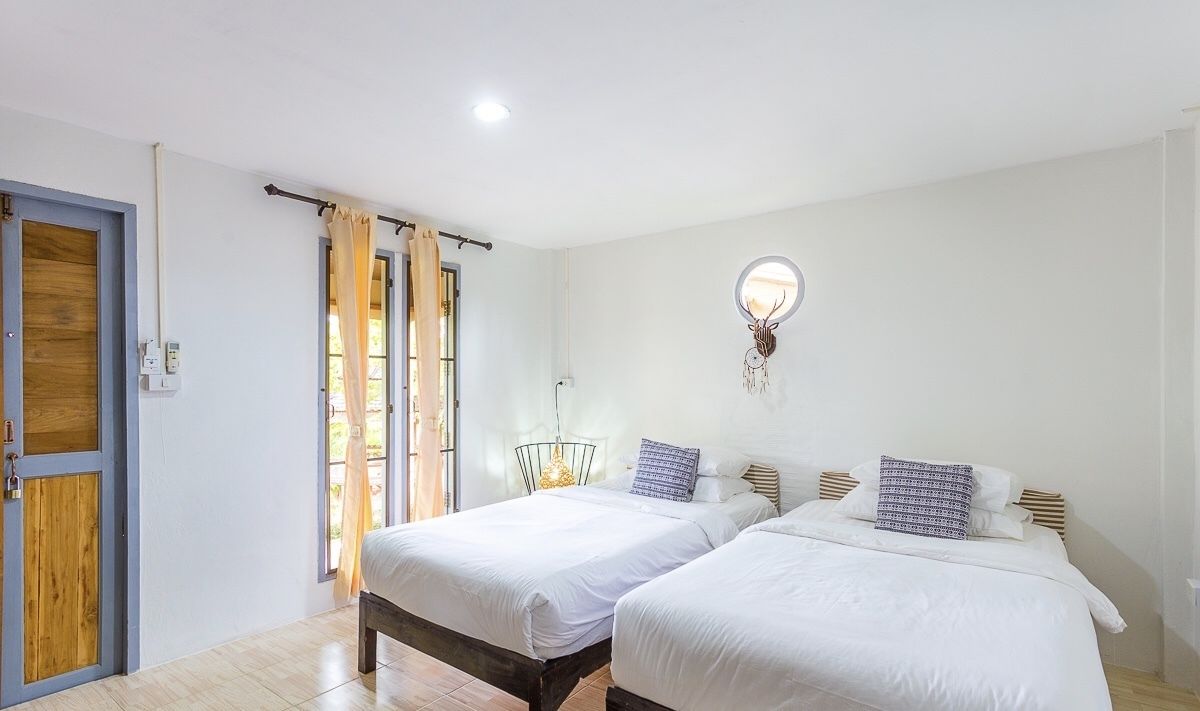 bungalow twin | in-room safe, blackout curtains, free wifi, bed sheets