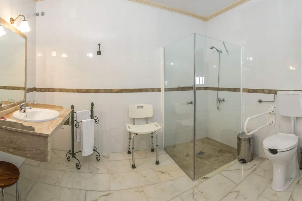 double room, accessible | bathroom | shower, free toiletries, hair dryer, towels