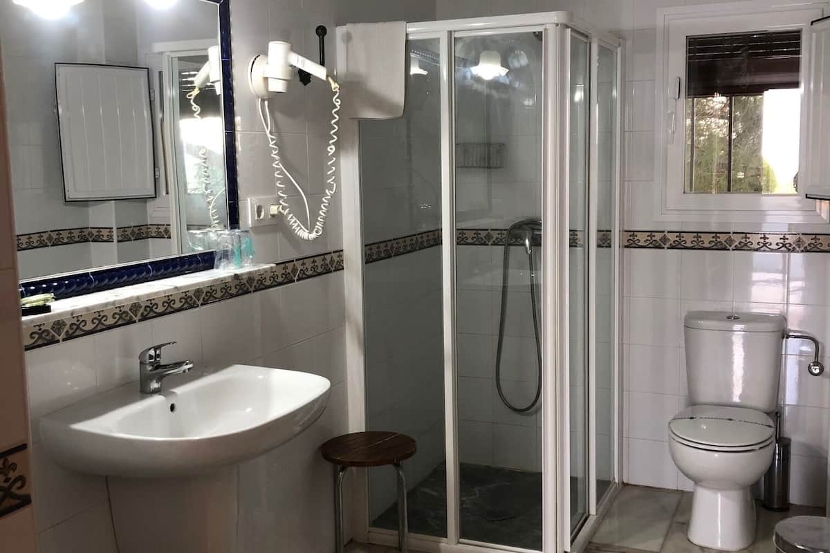 double room | bathroom | shower, free toiletries, hair dryer, towels