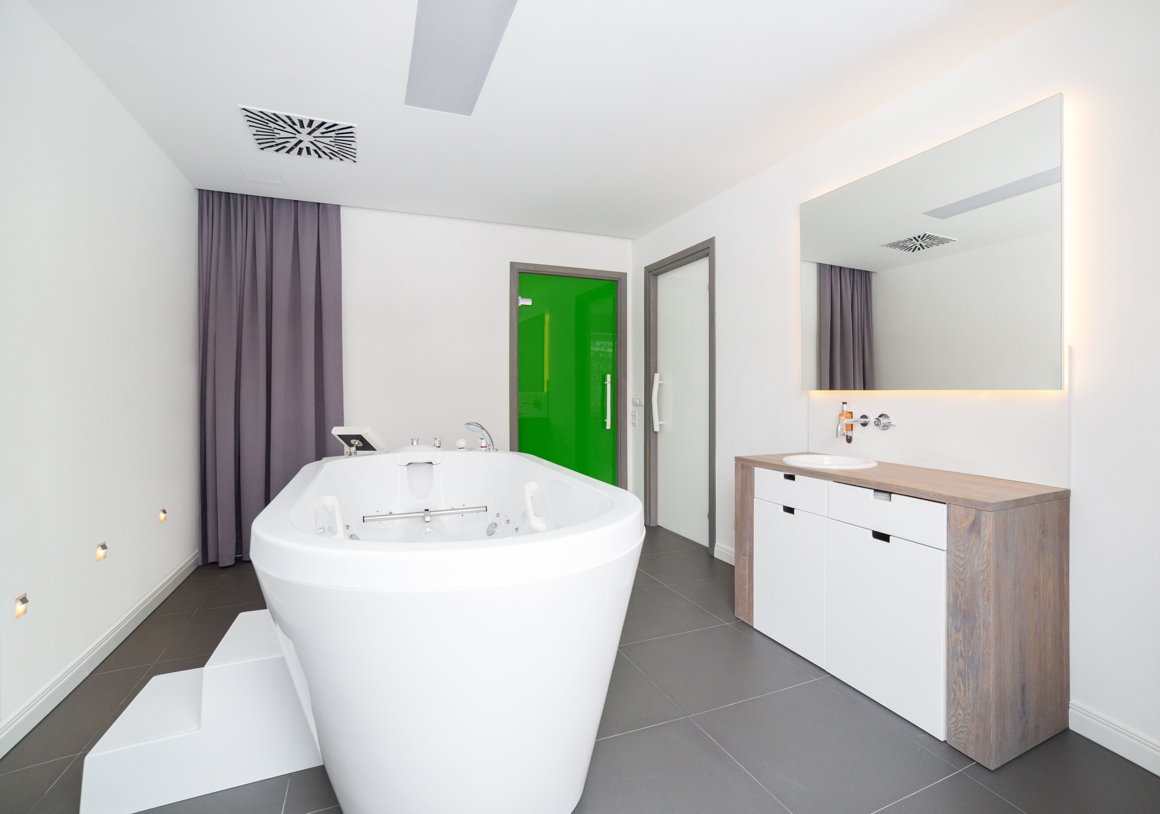 couples treatment room(s), sauna, hot tub, body treatments, hydrotherapy