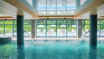 Indoor pool, sun loungers