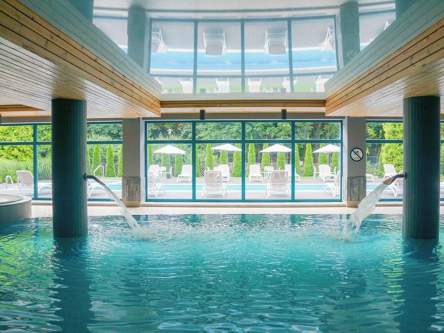 Indoor pool, sun loungers