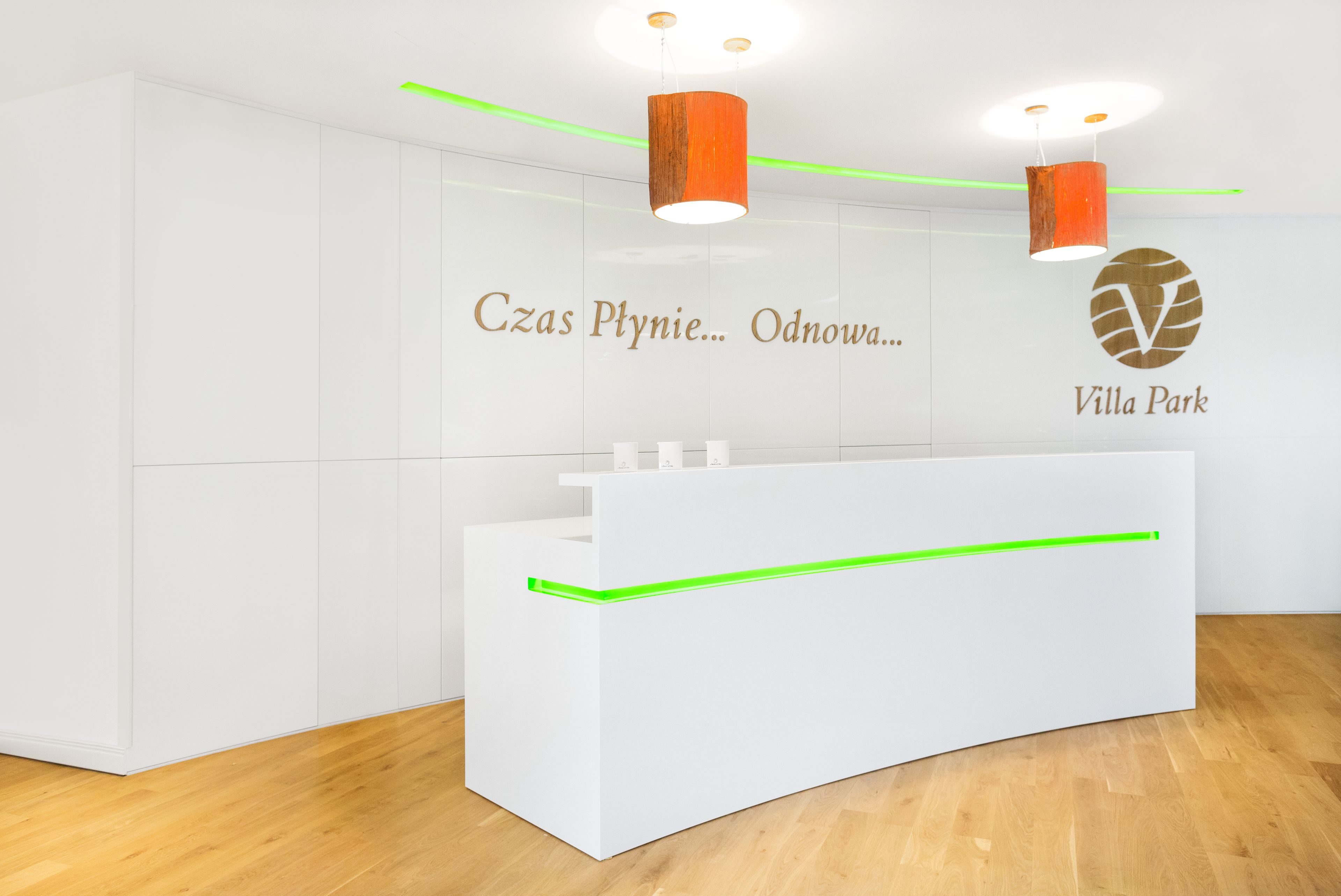 couples treatment room(s), sauna, hot tub, body treatments, hydrotherapy