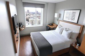 In-room safe, desk, iron/ironing board, free WiFi - Edge Hotel (New York)