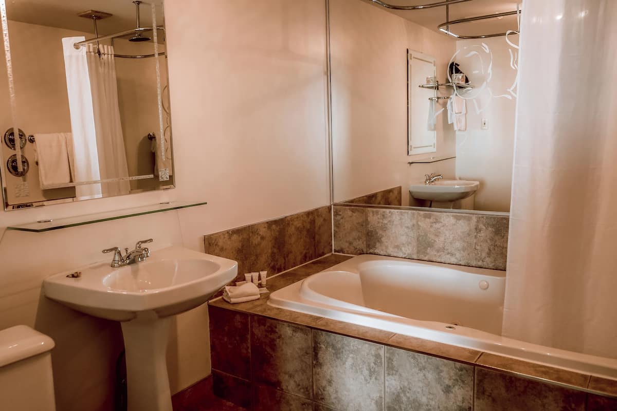 superior room, 1 king bed, whirlpool tub, fireplace, view of the river | bathroom | designer toiletries, hair dryer, towels