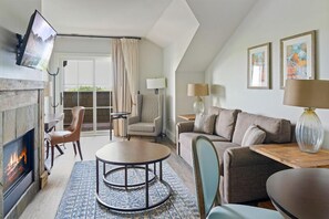 Frette Italian sheets, premium bedding, down comforters, pillowtop beds - The Inn at Chesapeake Bay Beach Club (Stevensville)