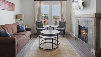 Manor Suite | Frette Italian sheets, premium bedding, down comforters, pillowtop beds