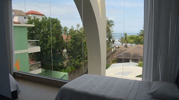 Private Room 206b, Share Bathroom w/206a