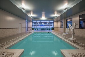 Indoor pool - Holiday Inn Cleveland Clinic by IHG (Cleveland)