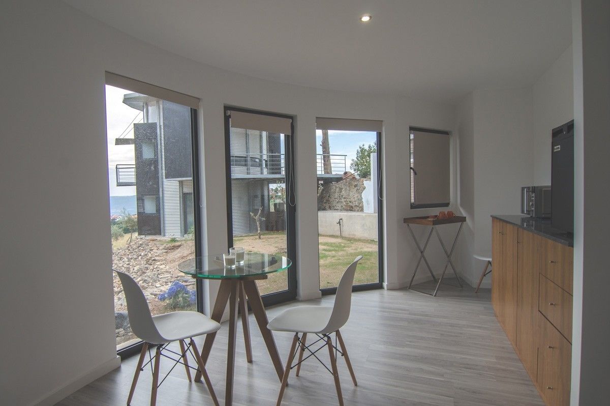 Deluxe Double Room | In-room dining