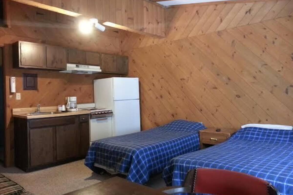 Quarto standard, cozinha americana (1 double and 1 single) | Escrivaninha