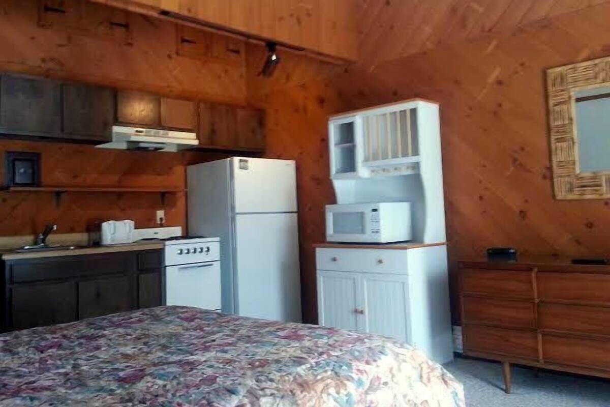 Quarto standard, 1 cama Queen, cozinha americana | Escrivaninha