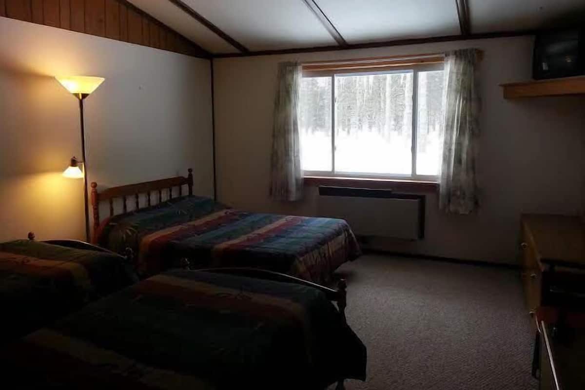 Standard Room, Multiple Beds (1 double and 2 single beds) | Desk