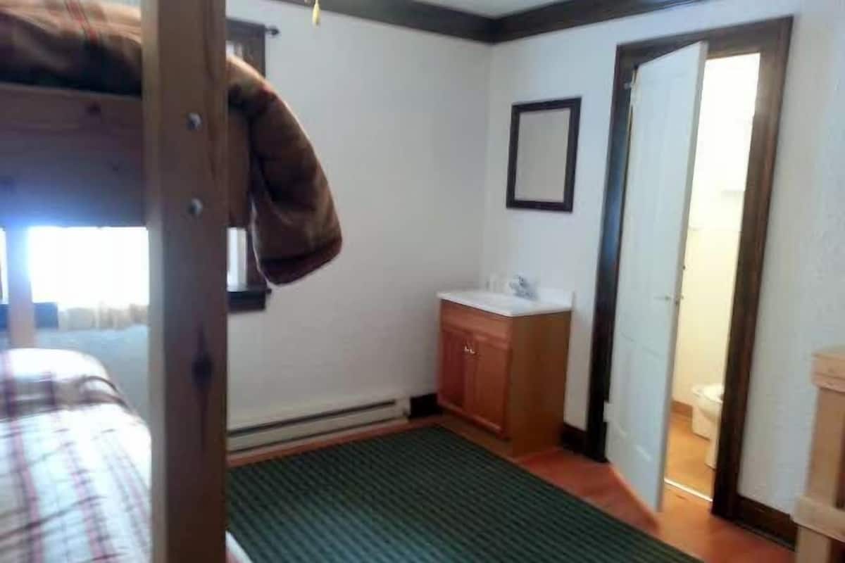 Standard Room (1 Queen with Double Top Bunk Bed) | Desk