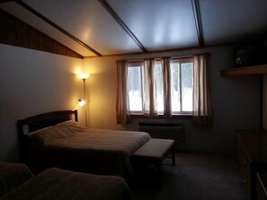 Standard Room, Multiple Beds (1 double and 2 single beds)