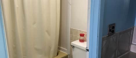 Basic-Zimmer, 2 Doppelbetten, Raucher | Badezimmer
