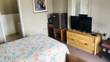 Escrivaninha, camas extras/dobráveis (sobretaxa), roupa de cama