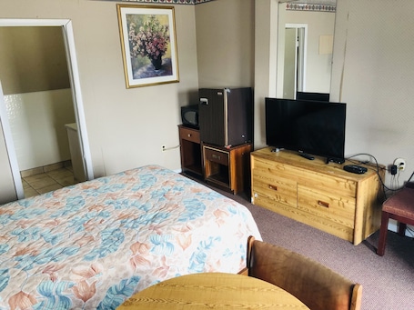 Escritorio, camas plegables/adicionales y ropa de cama