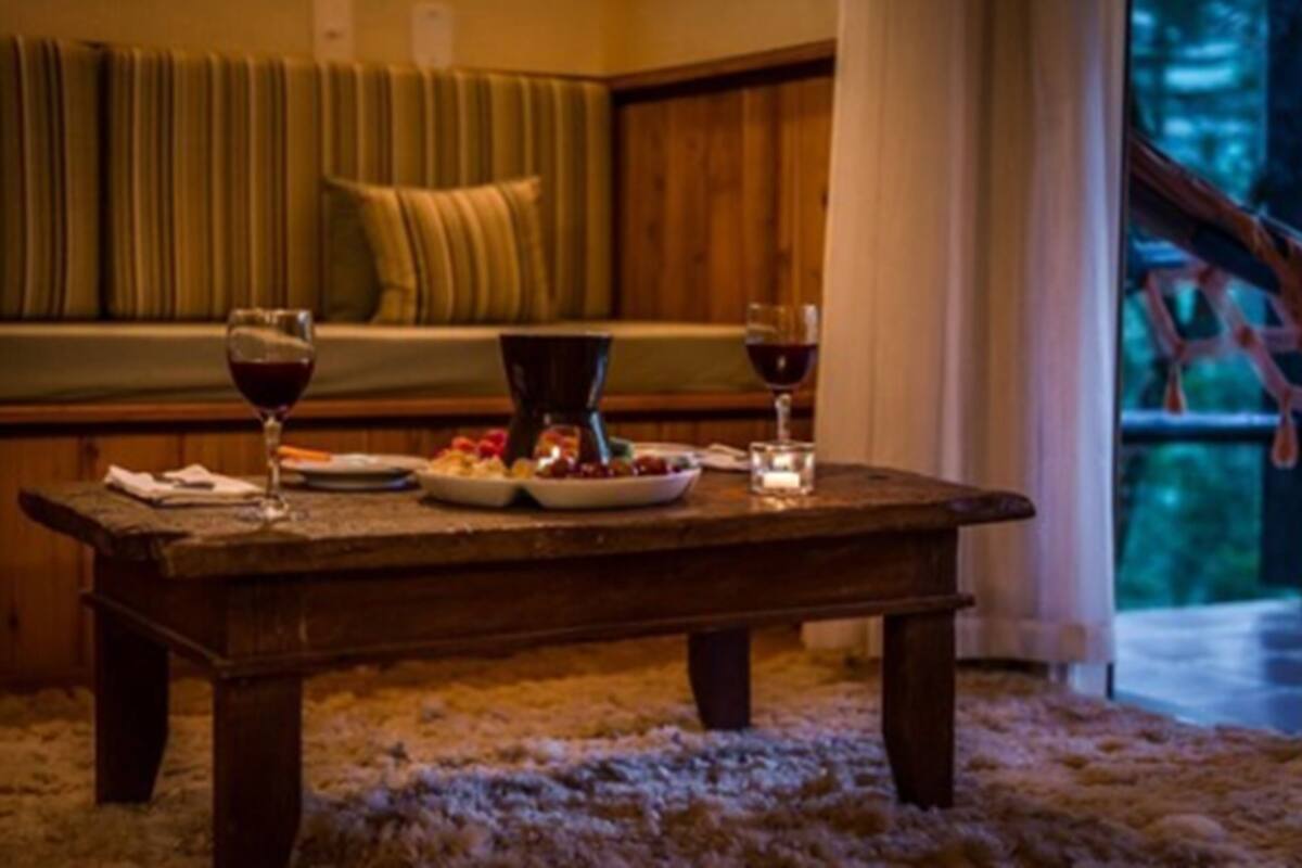 Minibar, cortinas blackout, sistema de insonorización y ropa de cama 