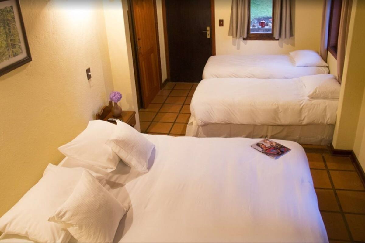 Minibar, cortinas blackout, sistema de insonorización y ropa de cama 