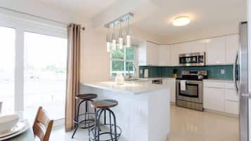 Apartment, 1 Schlafzimmer | Eigene Küche | Kühlschrank, Mikrowelle, Wasserkocher mit Kaffee-/Teezubehör