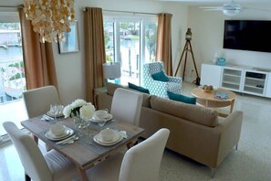 Modern Waterfront Living | In-room dining - MCM Beach Rentals Clearwater Beach (Clearwater Beach)