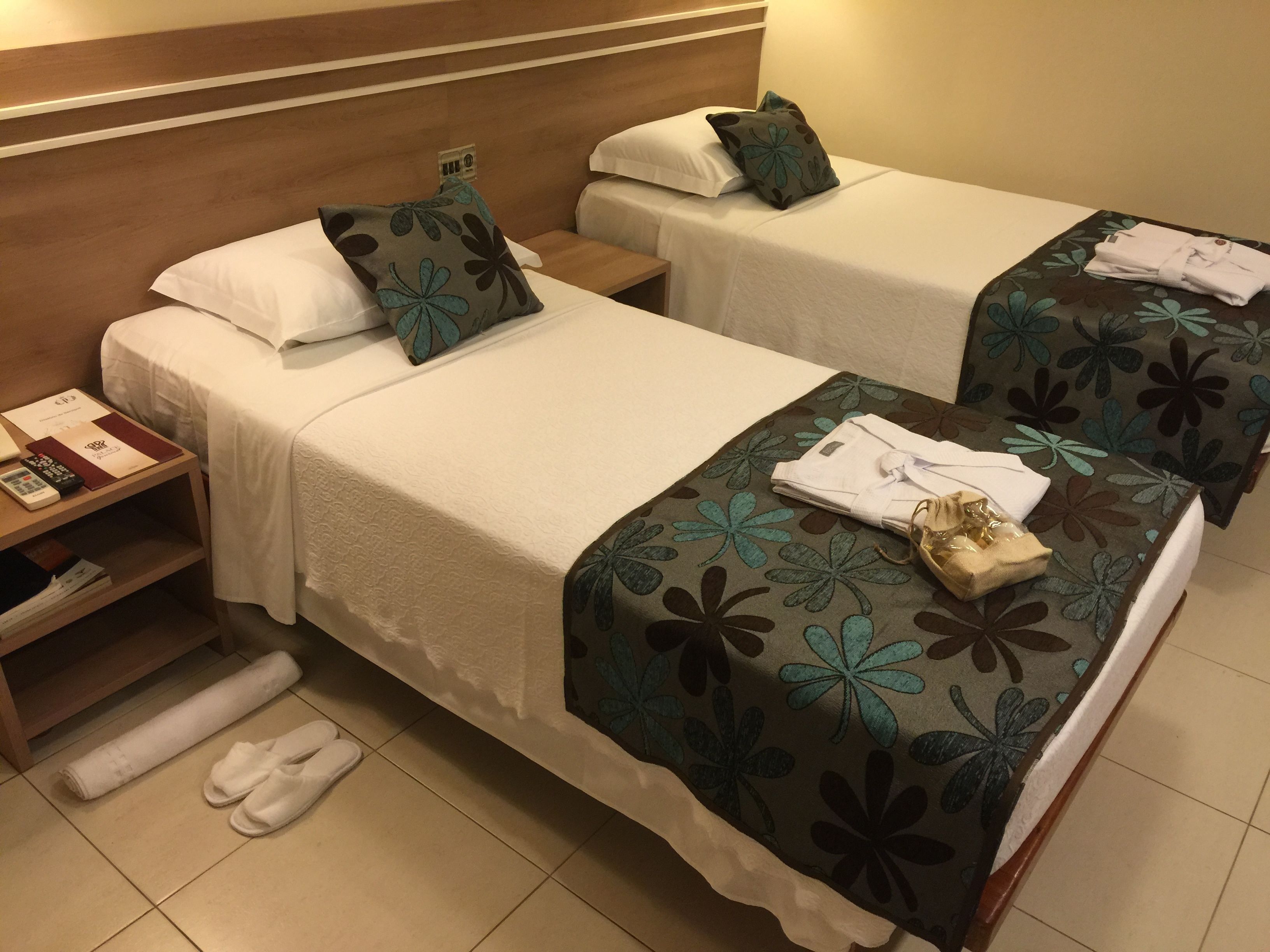 superior twin room | minibar, in-room safe, desk, rollaway beds