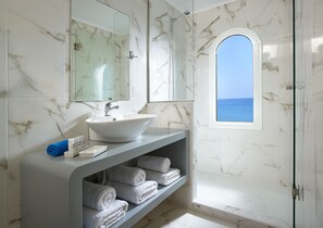Bathroom shower - Coral Hotel - Hotelia Hospitality Group (Ierapetra)