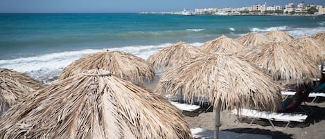 Una spiaggia nelle vicinanze