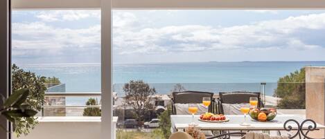 Deluxe Suite with Terrace and Sea View | Terrasse/Patio