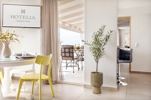 Living area - Coral Apts - Hotelia Hospitality Group (Ierapetra)
