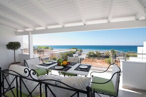 Deluxe Suite with Terrace and Sea View | Terrasse/Patio