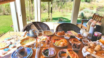 Free daily buffet breakfast