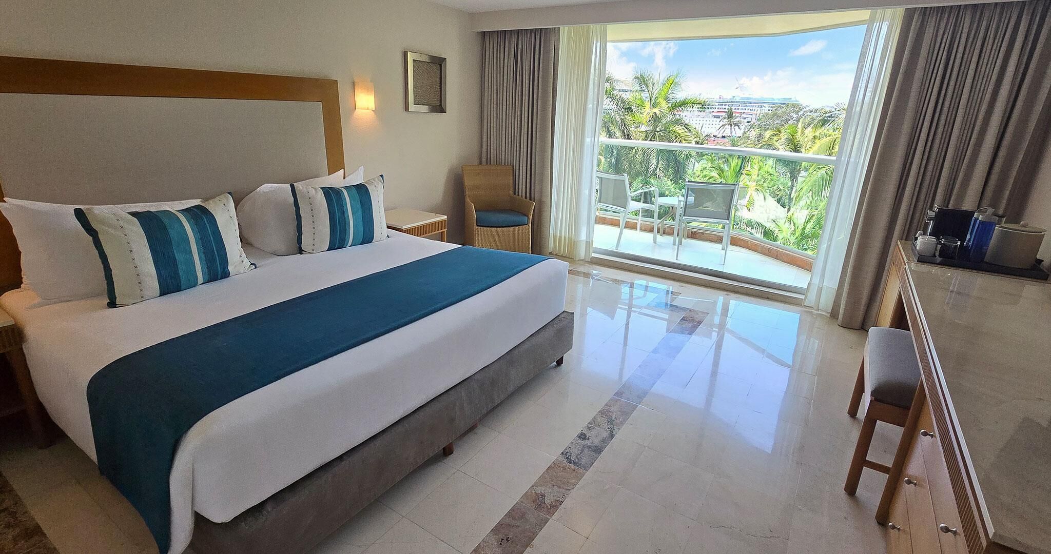 Minibar (some free items), in-room safe, desk, blackout drapes