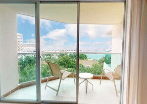 Deluxe Superior Ocean View | 免費迷你吧物品、客房內保險箱、書桌、遮光布/窗簾
