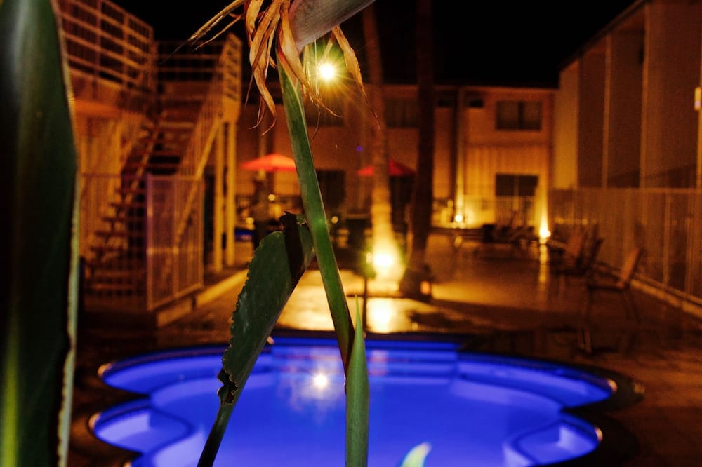 Delos Reyes Palm Springs