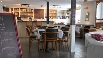 Tägliches inbegriffenes nach Wunsch zubereitetes Frühstück