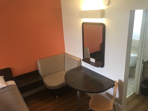 Premium bedding, free WiFi, bed sheets - Motel 6 Houston, TX - East (Houston)