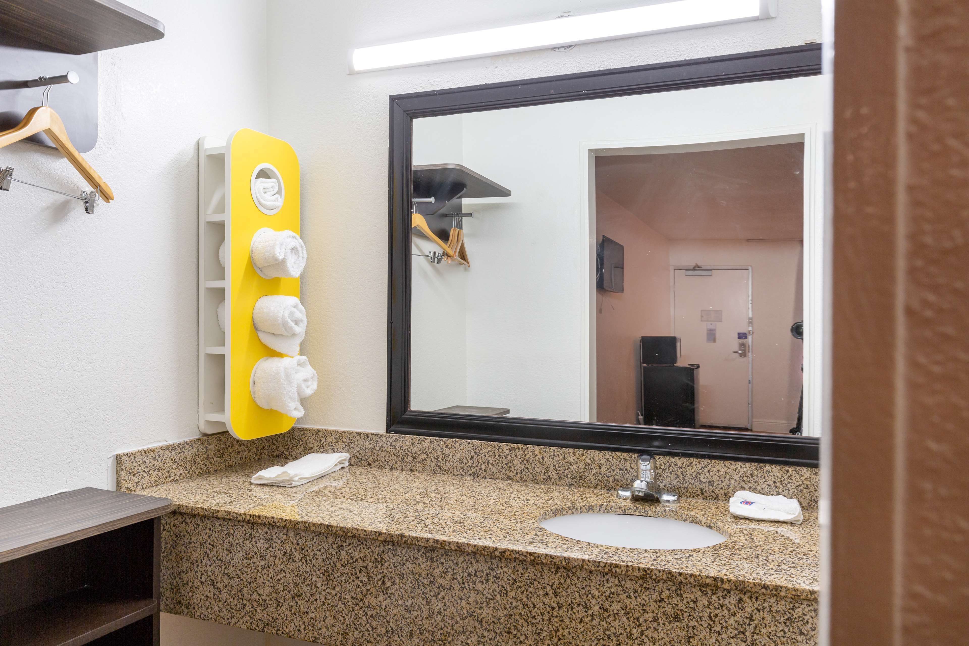 Photo - Motel 6-Houston, TX - East