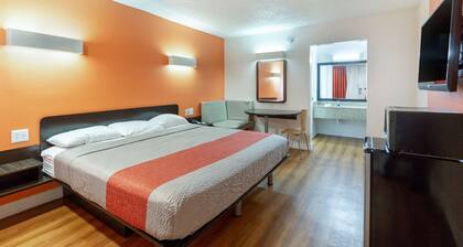 Motel 6 Houston, TX - East