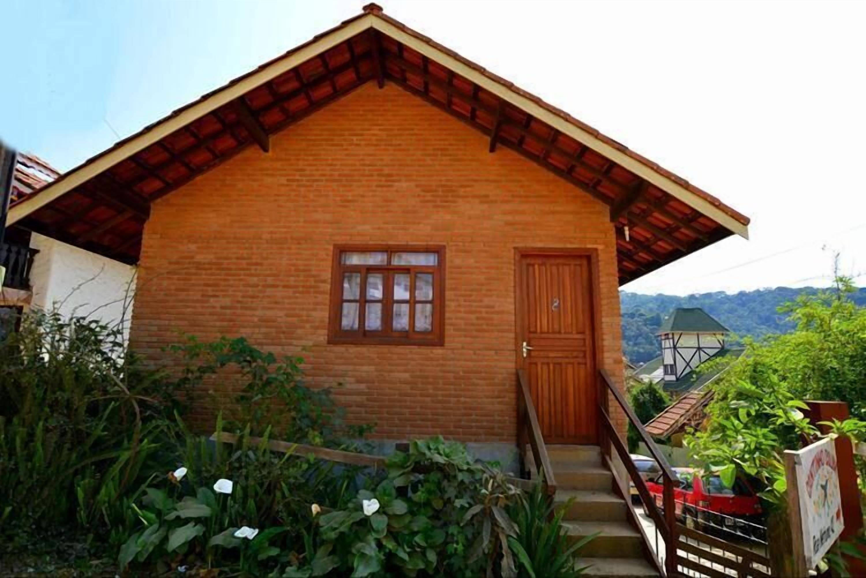 Chalé, cozinha | Frigobar, individualmente decorados, Wi-Fi de cortesia, roupa de cama