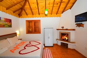 Chalet, Jetted Tub | Minibar, individually decorated, free WiFi, bed sheets - Pousada Cantinho Colibri (Camanducaia)