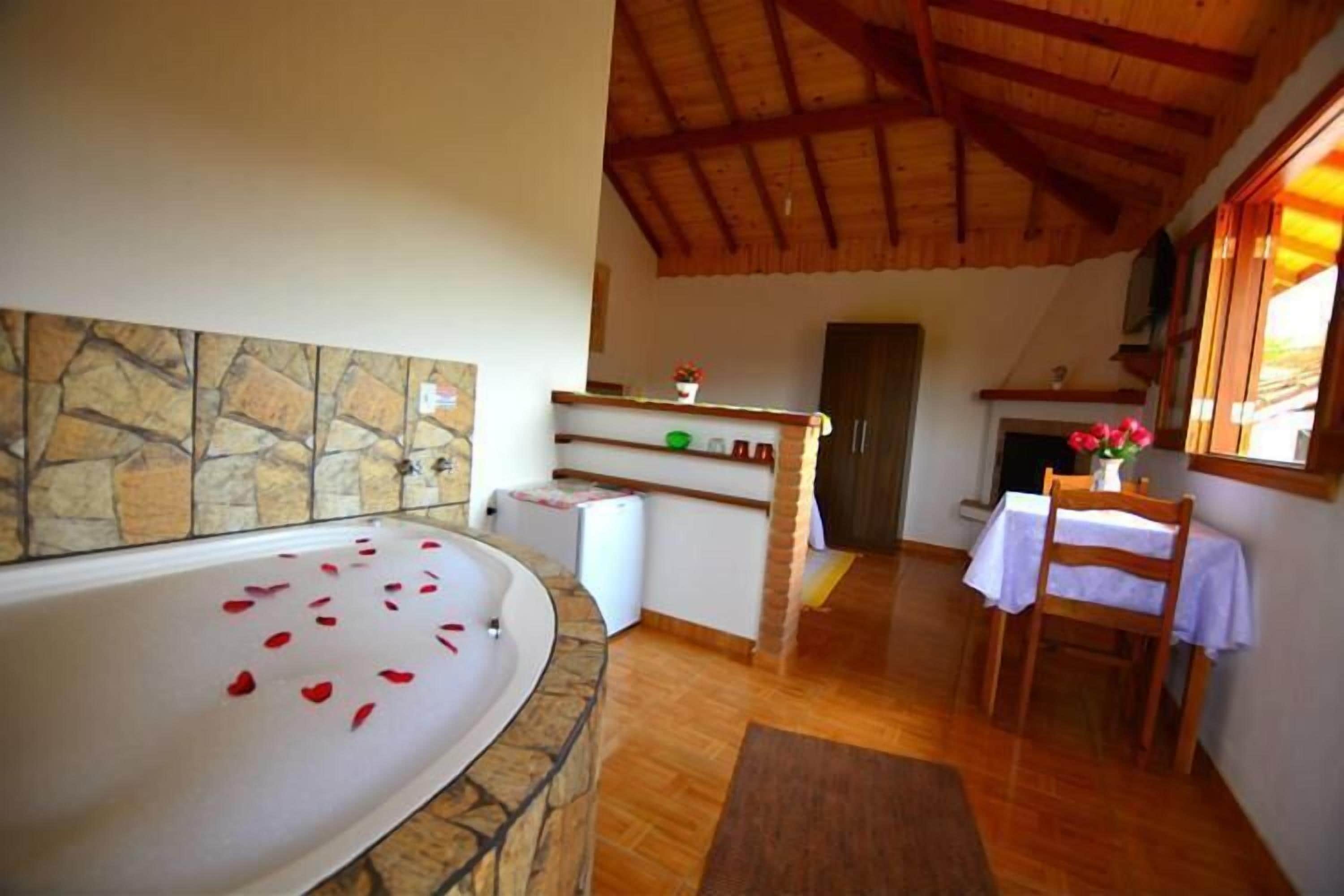 Minibar, decoración individual, wifi gratis y ropa de cama