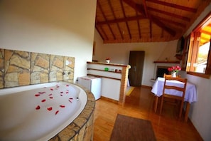 Minibar, decoración personalizada, wifi gratis y ropa de cama