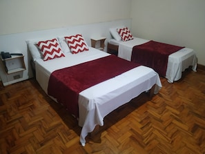 Laptop workspace, blackout drapes, iron/ironing board, free WiFi - Pax Hotel (São Paulo)